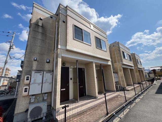 物件外観写真1　(外観写真（昼）)