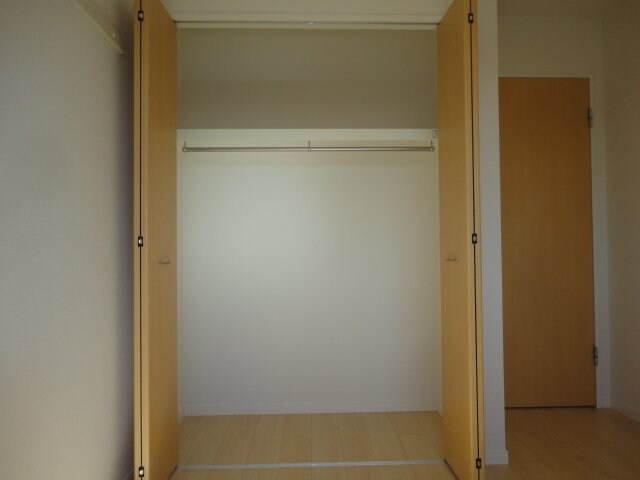 物件内観写真18　(洋室クローゼット)