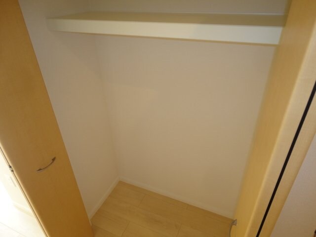 物件内観写真28　(廊下クローゼット)
