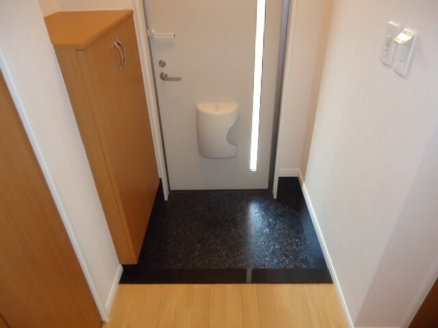 物件内観写真9　(玄関)