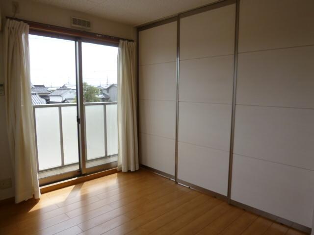 物件内観写真3　(リビング)