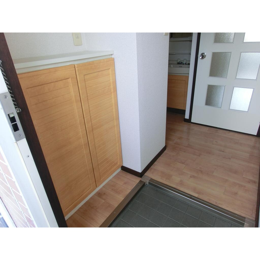 物件内観写真6　(玄関)