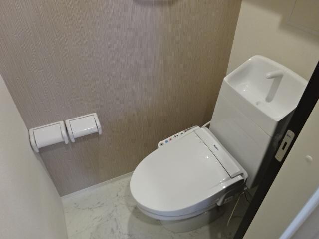 物件内観写真17　(シャワー付トイレ)