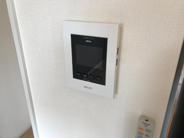 物件内観写真13　(カメラ付インターホン)