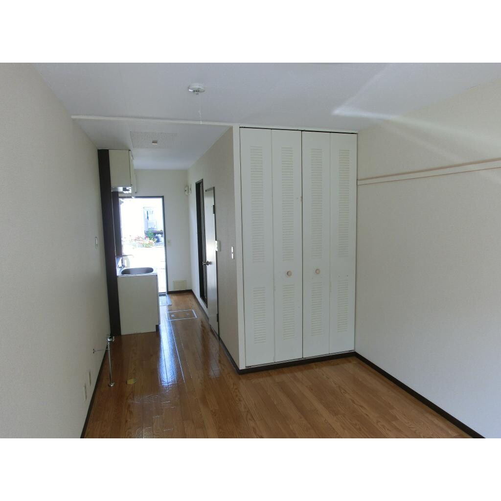 物件内観写真3　(リビング)