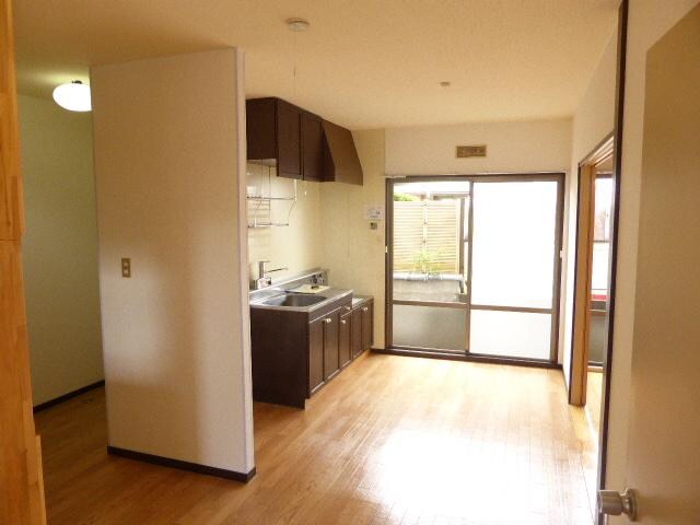 物件内観写真2　(リビング)