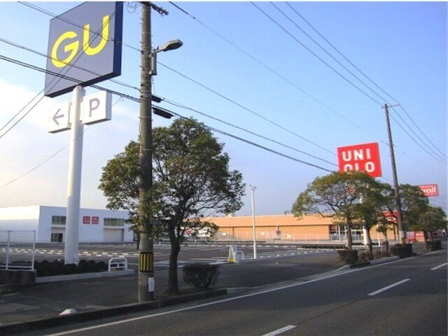 物件外観写真7　(ユニクロ・ＧＵまで750m)