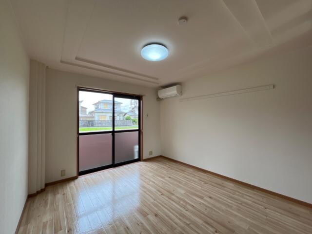 物件内観写真2　(室内)