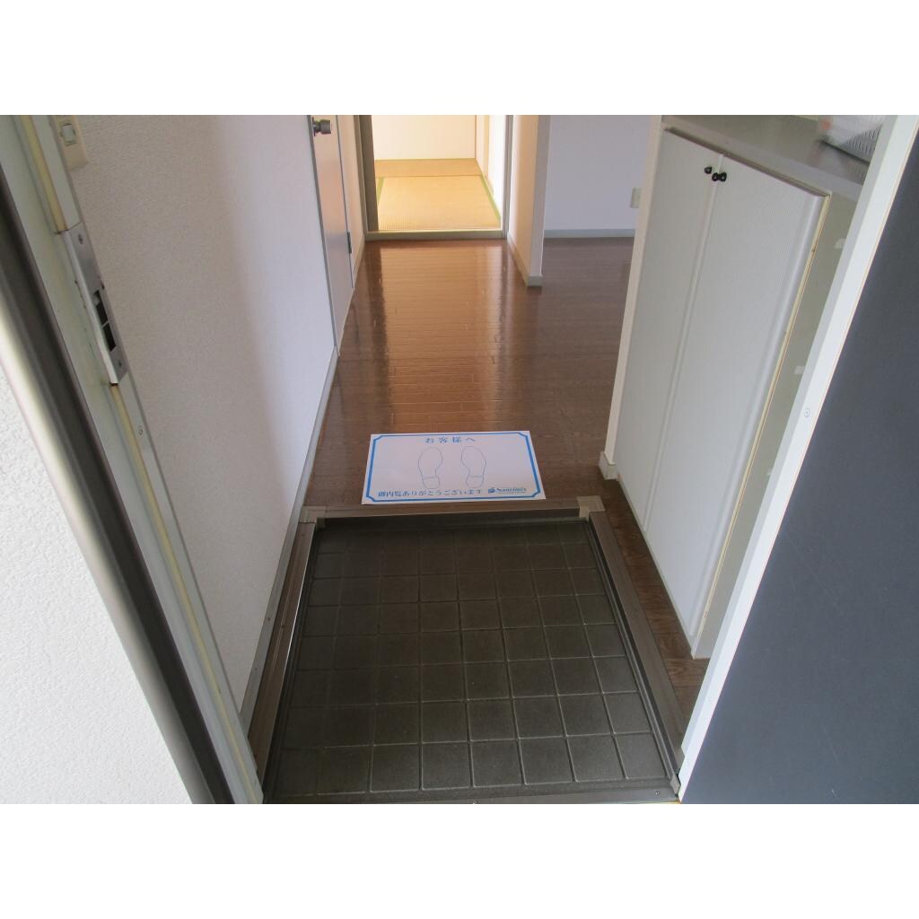 物件内観写真5　(玄関)
