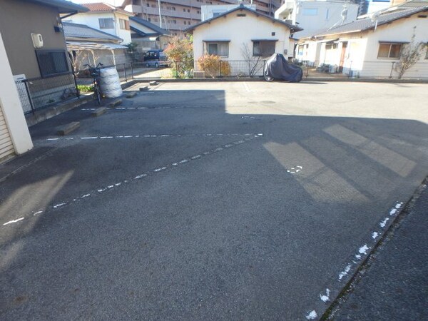 駐車場(大島　プリンス大島　2LDK　駐車場)