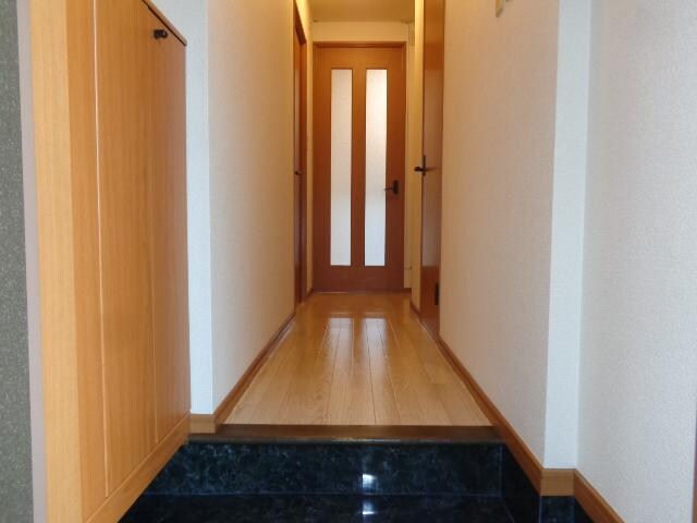 物件内観写真6　(玄関)