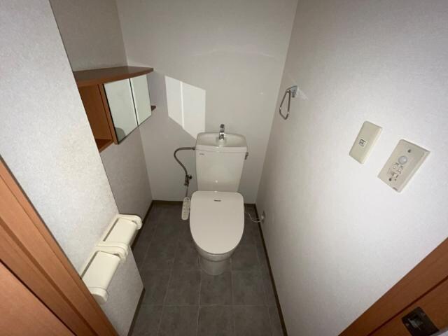 物件内観写真16　(シャワー付トイレ)