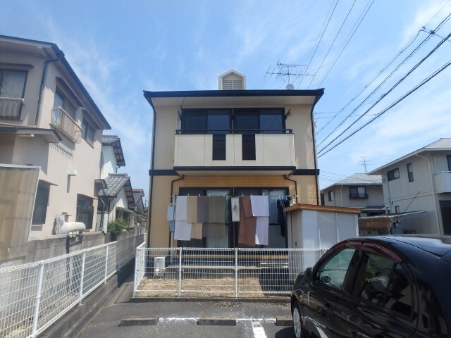 物件外観写真1　(西中新田　フォンティーヌB　2LDK　外観)