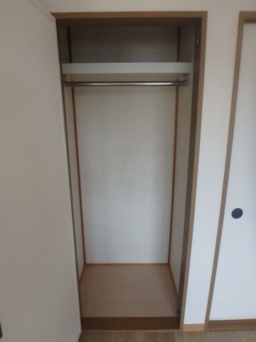 物件内観写真13　(西中新田　フォンテーヌB　2LDK　南洋室収納)