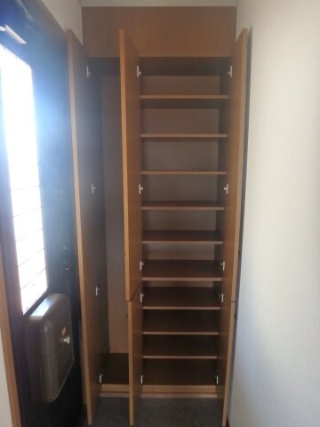 物件内観写真23　(西中新田　フォンテーヌB　2LDK　下駄箱)