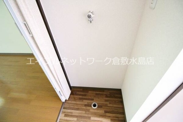内装他(洗濯機置き場)