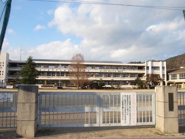 物件外観写真7　(矢掛町立矢掛小学校まで900m)
