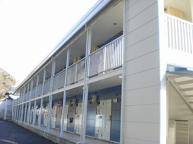 物件外観写真2　(備品や設備仕様は号室等により異なります。現地をご確認下さい。)