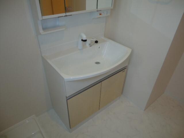 物件内観写真4　(洗髪洗面化粧台)