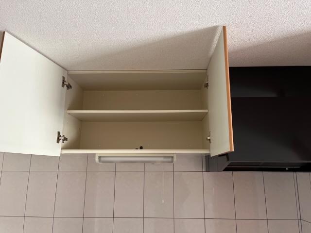 物件内観写真24　(キッチン上部収納)