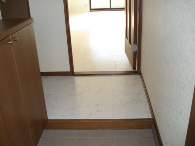 物件内観写真10　(玄関)