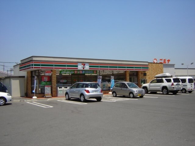 物件外観写真5　(セブンイレブン西阿知店（コンビニ）まで320ｍ)