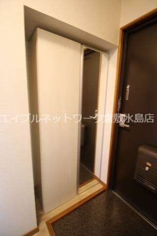 物件内観写真23　(玄関収納)