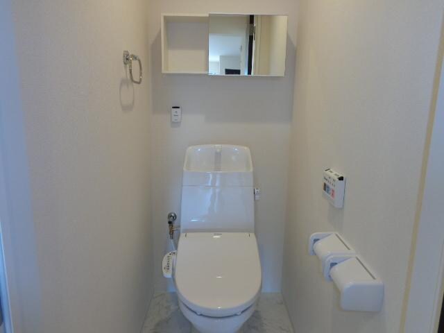 物件内観写真16　(シャワー付トイレ)