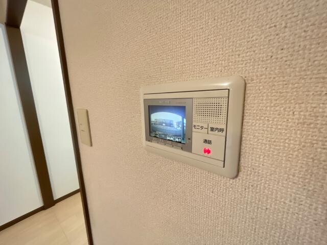 物件内観写真8　(カメラ付インターホン)