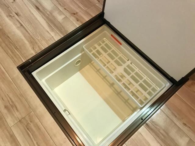 物件内観写真16　(床下収納)