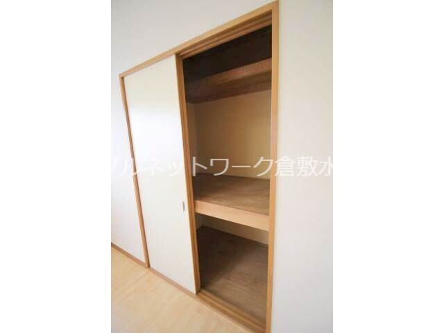 物件内観写真13　(押入れ)