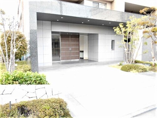 物件外観写真5　(アプローチ　※2022年4月撮影)