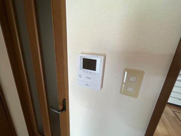 内装他(カメラ付インターホン)