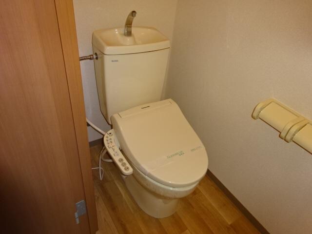 物件内観写真12　(シャワー付トイレ)