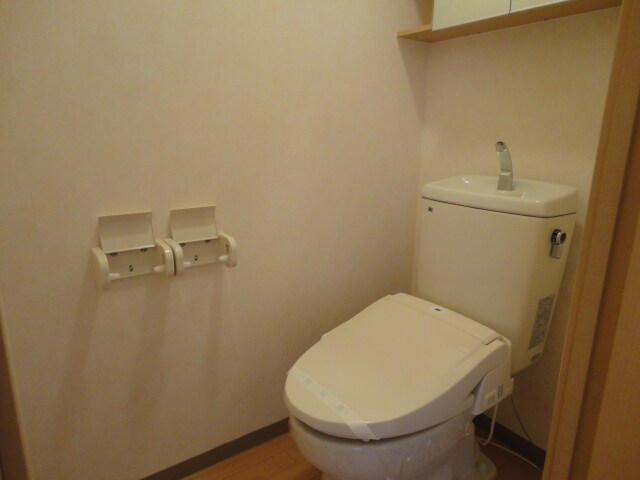 物件内観写真7　(シャワー付きトイレ)