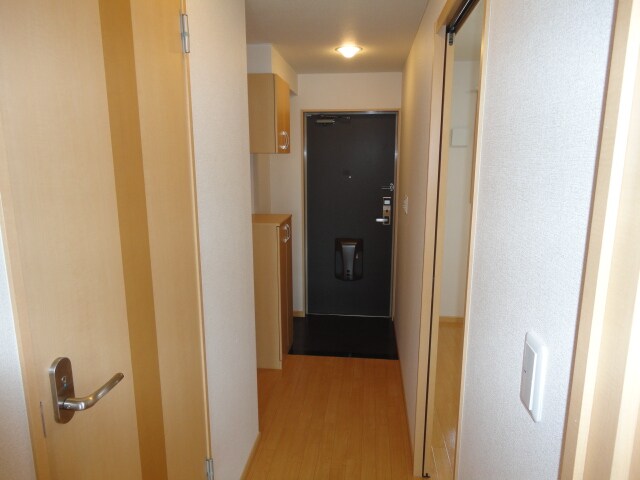 物件内観写真20　(玄関室内から)