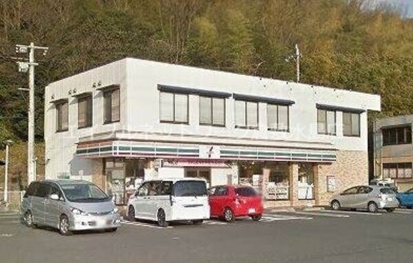周辺環境(セブンイレブン 倉敷市役所東店 646m)