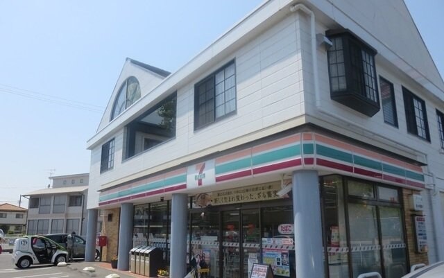 物件外観写真2　(セブン-イレブン倉敷安江店まで230m)