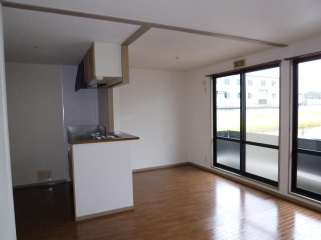 物件内観写真4　(リビング)