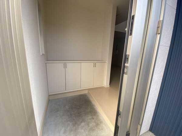 玄関(山陽マルナカマスカット店 323m)