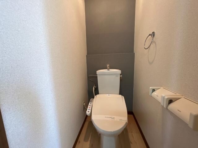 物件内観写真10　(シャワー付トイレ)