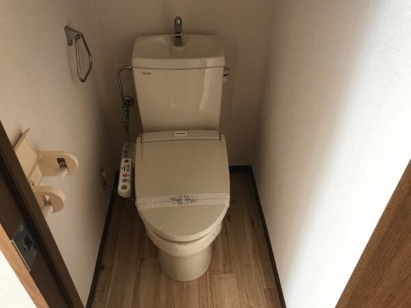 トイレ(シャワー付トイレ)