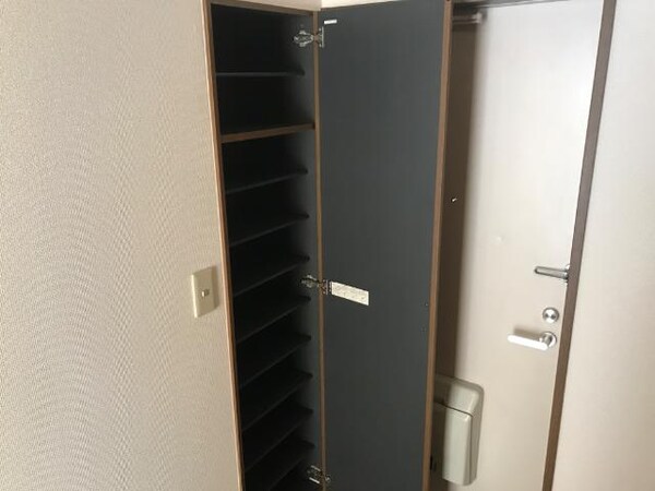 玄関(下駄箱)