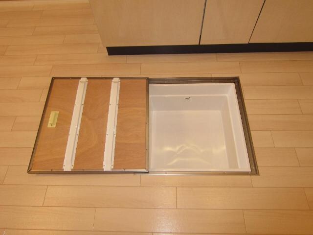 物件内観写真20　(床下収納)