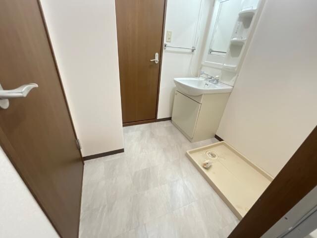 物件内観写真7　(玄関)