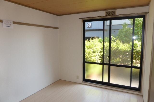 物件内観写真4　(洋室)