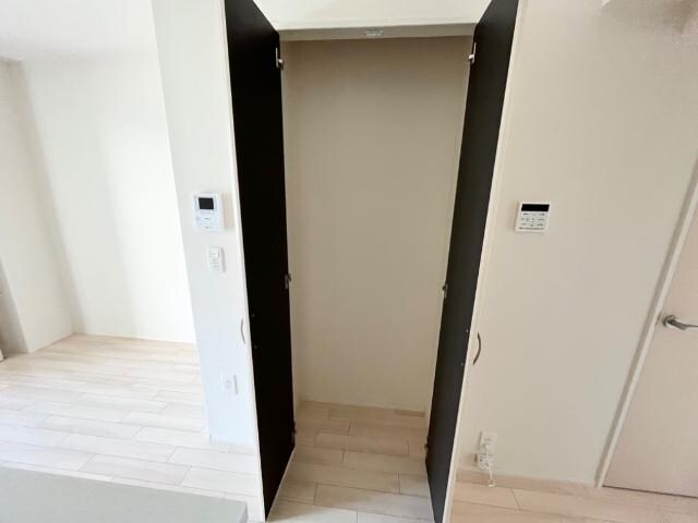 物件内観写真21　(リビング収納)