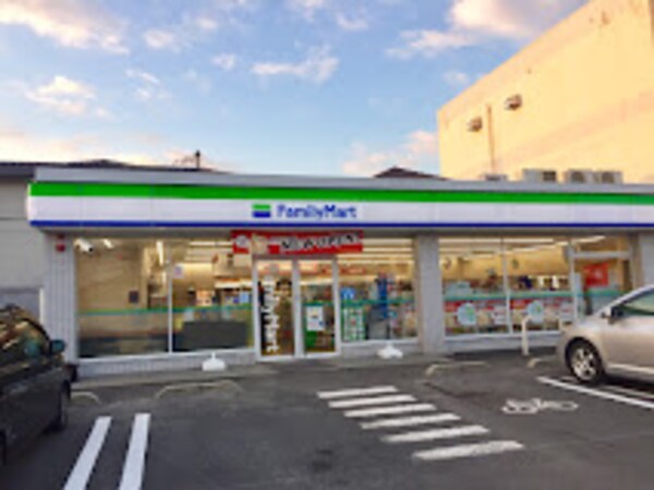 周辺環境(ファミリーマート 倉敷中島南店 707m)