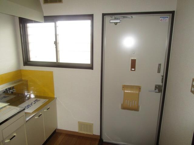 物件内観写真6　(玄関)