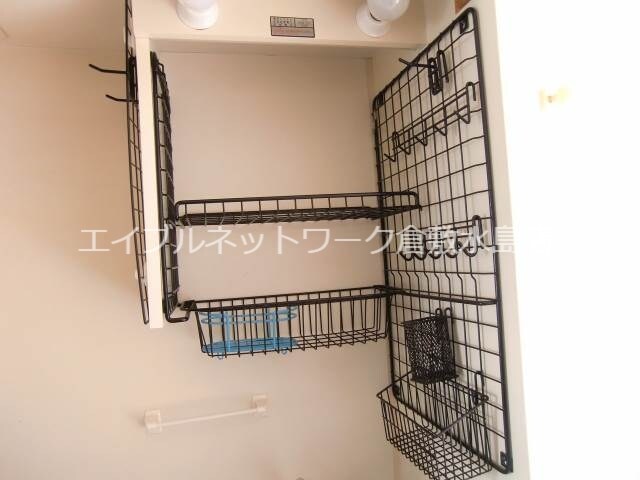 物件内観写真17　(キッチン周りも便利)